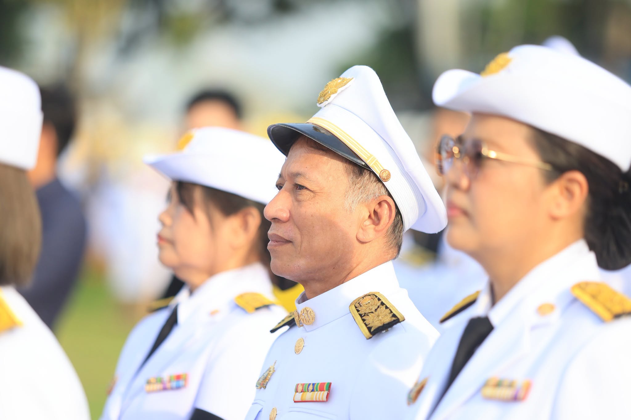 title - ส.ป.ก. ร่วมวางพวงมาลาถวายบังคมพระบรมราชานุสาวรีย์พระบาทสมเด็จพระบรมชนกาธิเบศร มหาภูมิพลอดุลยเดชมหาราช บรมนาถบพิตร เนื่องใน 